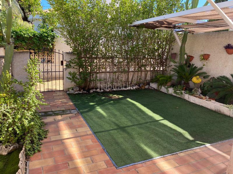Foto d85362b7-1678-4a22-94ed-35d5607d0a98. Casa adossada amb aparcament piscina a Playa Muchavista Campello (el)