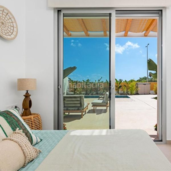 Foto dcd47752-c338-489a-a297-d52436c22df4. Xalet amb piscina a Benijófar