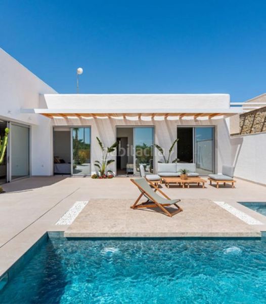 Foto fe759133-db23-454b-a81b-271be2b74650. Xalet amb piscina a Benijófar