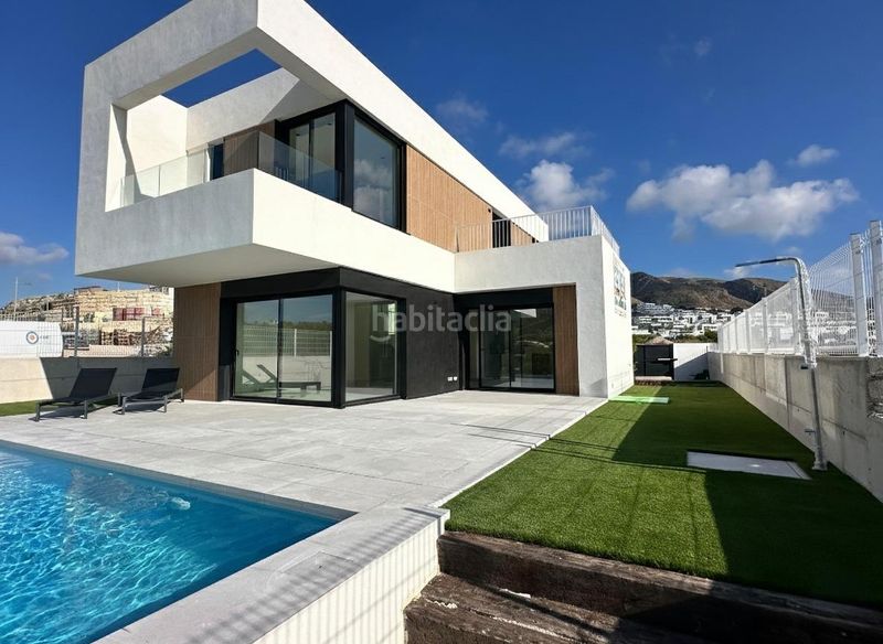 Foto f40faabe-d6bb-4477-9d03-4b93222d5f31. Xalet amb piscina a balcón de Finestrat-terra marina Finestrat