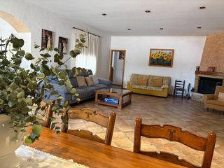 Haus  Campet. Amplia finca con dos viviendas y total privacidad en novelda