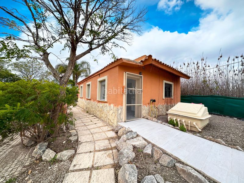 Foto 1893d37d-e550-4a26-8b19-e109c6cf29f7. Xalet amb aparcament piscina a Catral