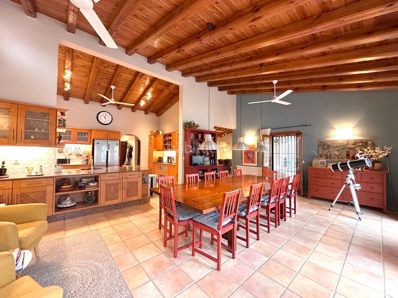 Foto 78160fe1-efe3-40e6-9cc5-be4f890f7805. Xalet amb aparcament piscina a Catral