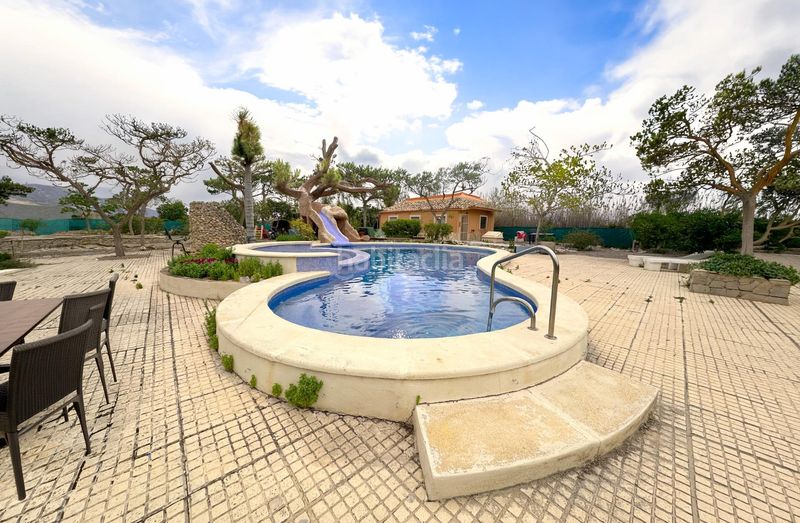 Foto cd45fc29-8cb4-4d1b-a61f-c93b2fdb32df. Xalet amb aparcament piscina a Catral