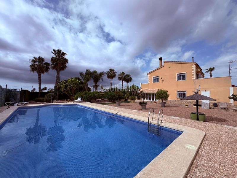 Foto 62e08ab6-4076-4b64-944f-c0c5877e0e2b. Casa amb aparcament piscina a Centro Elche / Elx