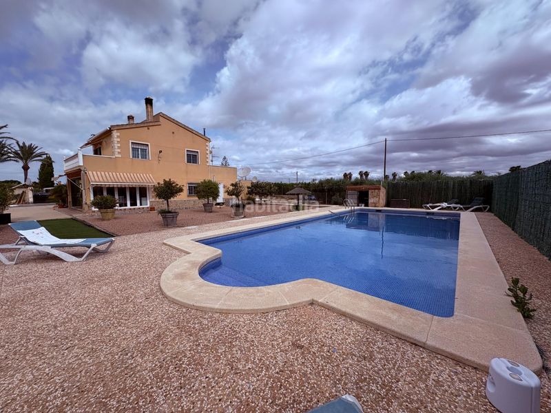 Foto d1f84ee9-45a2-4cfe-ab1e-8baf8d8057c3. Casa amb aparcament piscina a Centro Elche / Elx