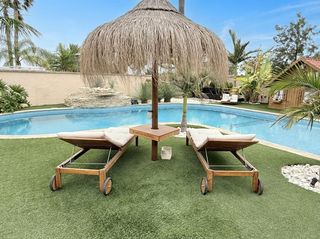 Chalet  Avellano. Exclusiva villa independiente en venta en los girasoles, san vic
