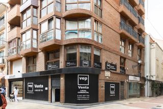 Locale commerciale in Carrer Major 28