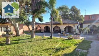 Casa a Cuatro Pinos - El Carmen. Casa en venta en urb. los almendros, 6 dormitorios.