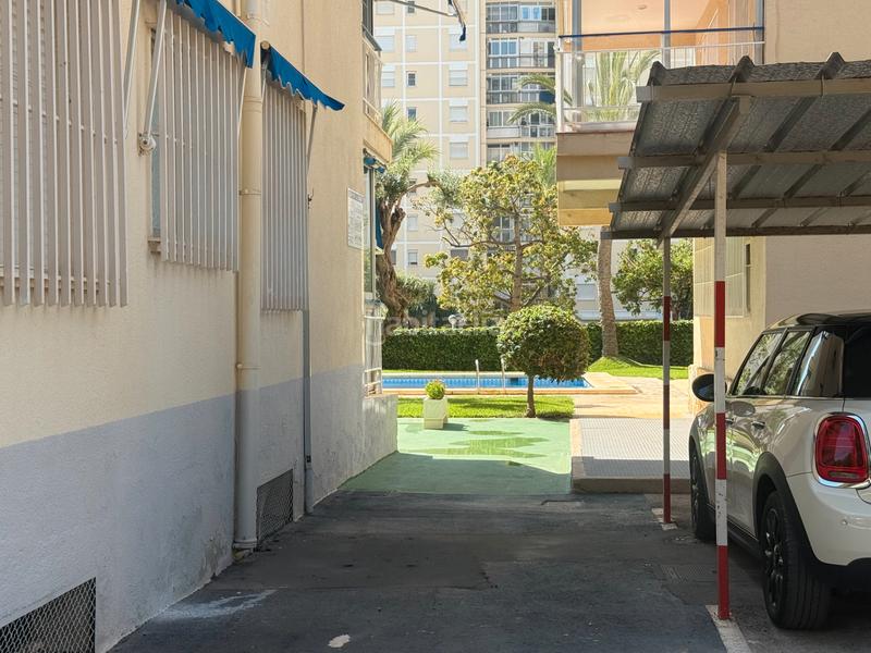 Foto f609cce9-f400-4bd5-8b19-486c85945340. Apartamento en calle santander 6 ***apartamento en segunda línea Playa Poniente*** en Benidorm