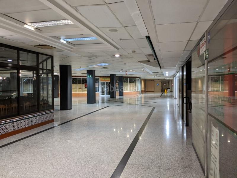 Foto b46f99d6-8bc8-476d-bfd7-bc8b468a3f9b. Alquiler local comercial en arabial 45 localito disponible para alquilar en el ccneptuno en Granada