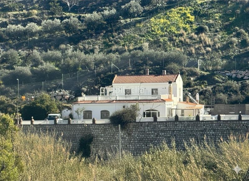 Foto 264aa635-6ee9-4fe5-a027-675f20c58179. Casa amb piscina a Motril ciudad Motril