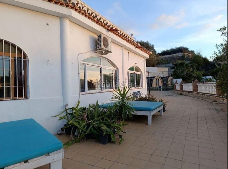 Foto a732354f-5883-4428-b3d6-80c7fe90d3d0. Casa amb piscina a Motril ciudad Motril