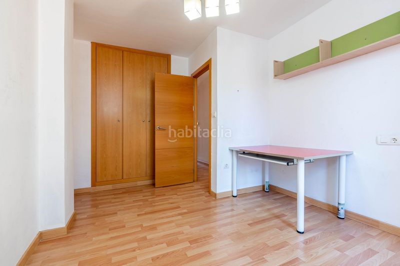 Foto bfe70171-2406-44a6-9835-5620f0db13c1. Pis a calle leon felipe a La Zubia Ciudad Zubia (La)