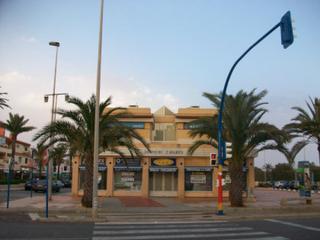 Miete Geschäftsraum in Zona Galúa - Calnegre. Alquiler local comercial en  plaza bohemia de la manga con terra