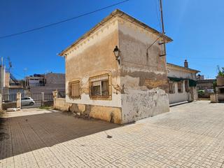 Terreny residencial en Los Dolores. Chalet con parcela de 700m2 en la rosaleda