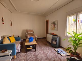 Casa en Los Dolores. Vivienda en planta baja con terraza y garaje