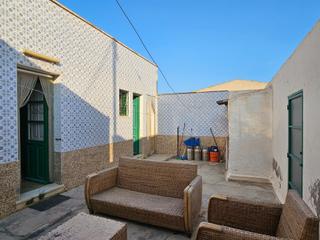 Terreny residencial en Los Dolores. Venta de casa en planta baja con parcela para reformar a su gust