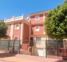 Casa aparellada  Pasaje corona boreal 32