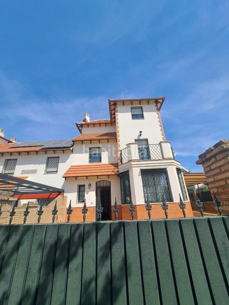 Foto 4f9a295f-6ab8-4b63-b805-e89d5c918a75. Chalet en Arco Norte - Avda España Dos Hermanas
