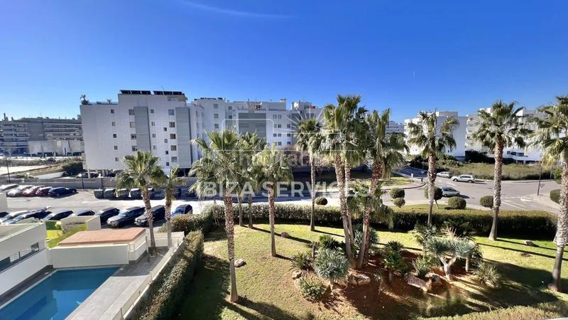 Foto 3008e9e9-0e18-4cd4-8a2f-6878f79830a1. Alquiler piso apartamento moderno con amplia terraza, piscina comunitaria y gimnasio para alquilar en Ibiza