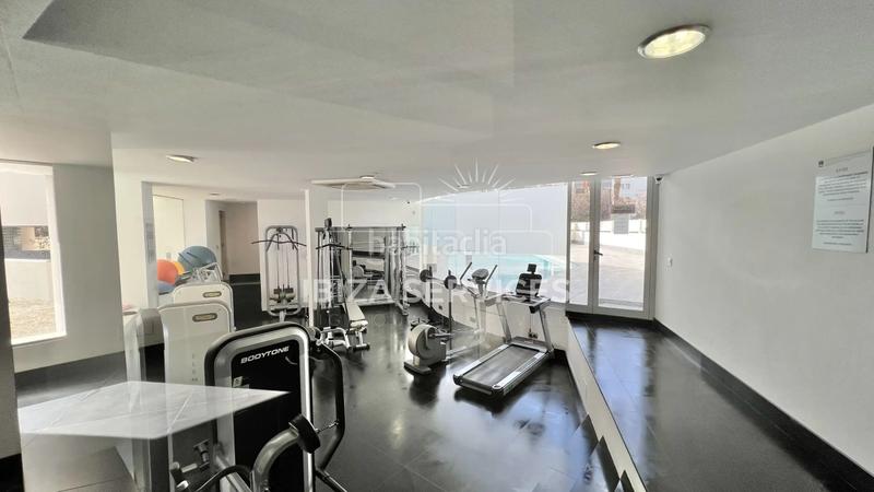 Foto 8884c113-e349-4ab7-98a0-af6795c939bb. Alquiler piso apartamento moderno con amplia terraza, piscina comunitaria y gimnasio para alquilar en Ibiza