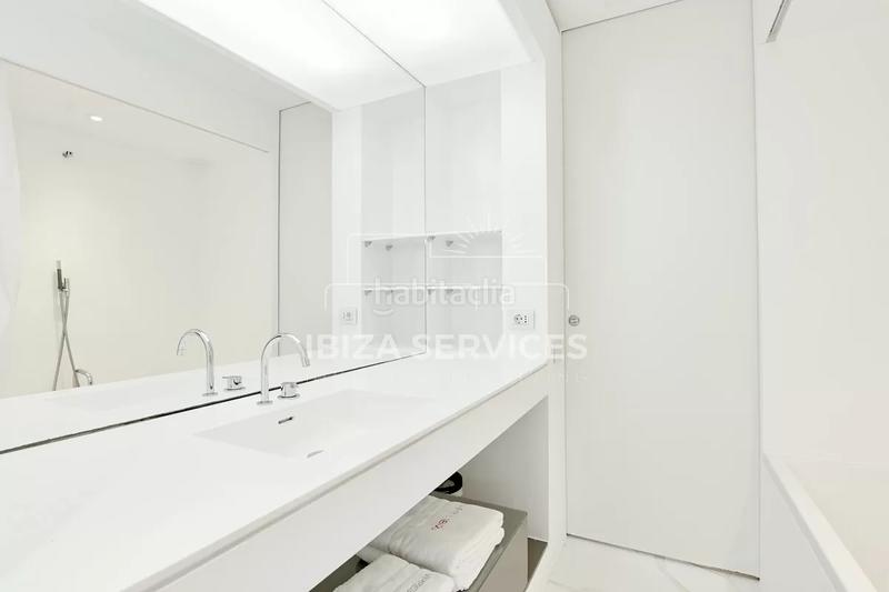 Foto 6c676ae3-ae0a-476f-a804-413990a72c9d. Location appartement dans Marina Botafoc-Talamanca Ibiza