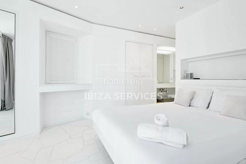 Foto fa85c2dd-3026-4d2b-8d6b-efa1410ac5a4. Location appartement dans Marina Botafoc-Talamanca Ibiza