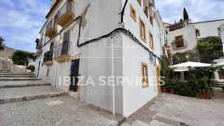 Pis a S´Eixample-Can Misses. Flat to renovate in dalt villa with nice views for sale