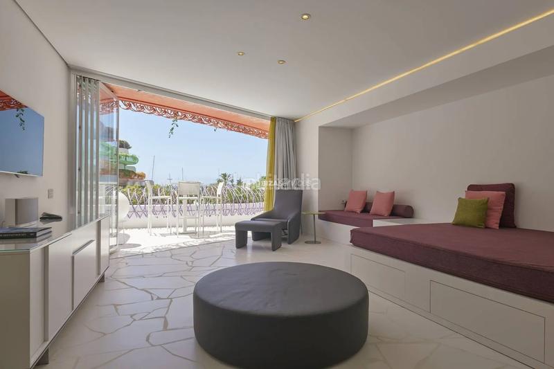 Foto 9075847d-8279-49e4-8fd2-e73802a7e30f. Miete etagenwohnung mit pool in Marina Botafoc-Talamanca Ibiza