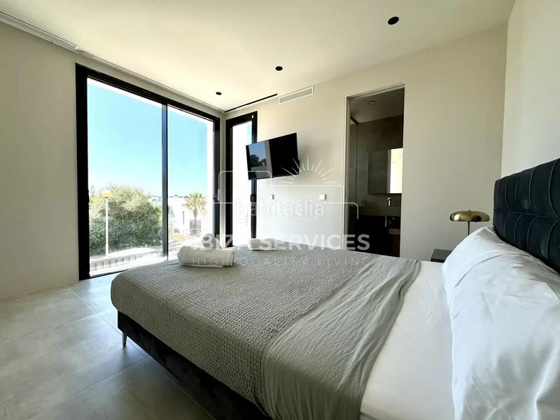 Foto 4d2f8b23-e6be-4b5a-840b-c72bd74c7645. Alquiler chalet talamanca ses torres impresionante villa nueva en alquiler en Santa Eulària