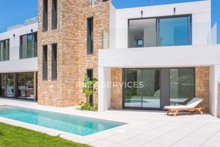 Chalet à Roca Llisa. Villa exclusiva lista para entrar a vivir en una urbanización pr