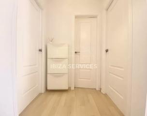 Pis a Sant Jordi de Ses Salines-Sant Francesc. En venta apartamento de 2 dormitorios, 2 terrazas en playa den b
