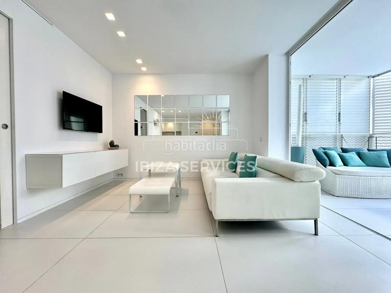 Foto 053b58e4-8b34-4c56-8163-0768ea16dfe9. Piso oportunidad apartamento de 2 dormitorios en venta en patio blanco con amplia terraza, marina botafoch en Ibiza