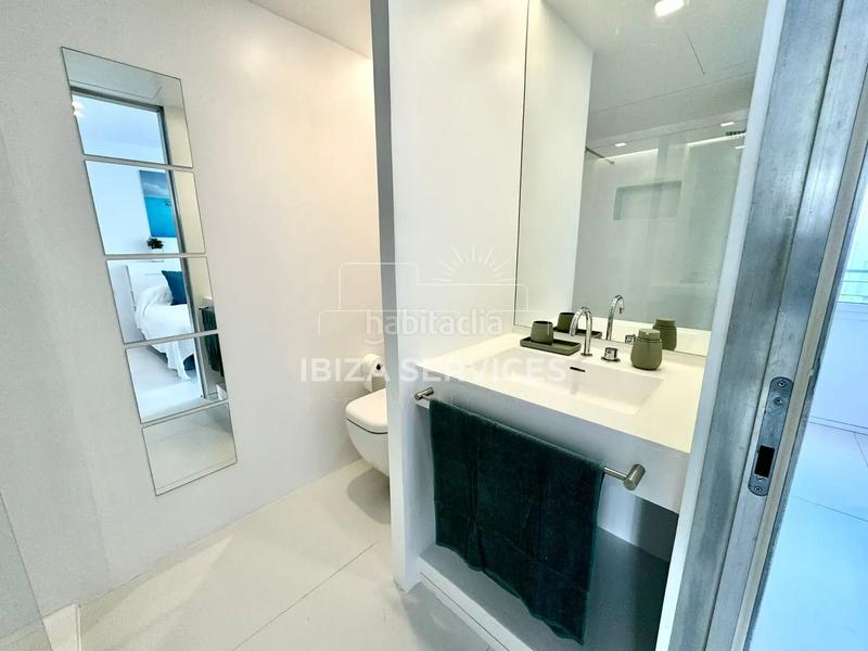 Foto 0b32a7f2-5ac8-4699-86cd-c17c8de30578. Etagenwohnung mit pool in Marina Botafoc-Talamanca Ibiza