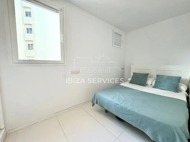 Foto 16932b2c-f5e7-47fe-9f7c-43ed73ab0f9a. Etagenwohnung mit pool in Marina Botafoc-Talamanca Ibiza