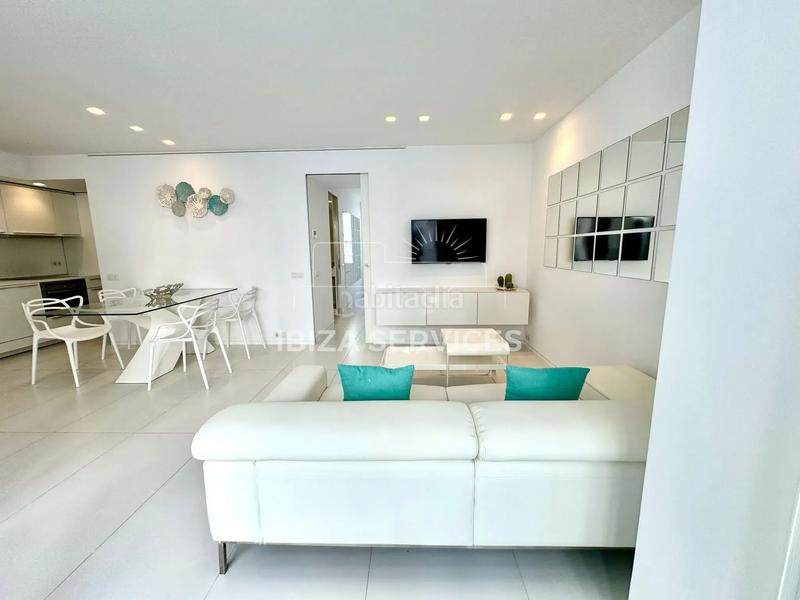 Foto 2bfe6b49-bad2-499e-bcdd-b63156ddfa2a. Etagenwohnung mit pool in Marina Botafoc-Talamanca Ibiza