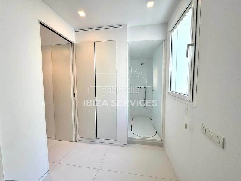 Foto 43ad3b00-5f3b-474f-b526-df47b31dc7e0. Etagenwohnung mit pool in Marina Botafoc-Talamanca Ibiza