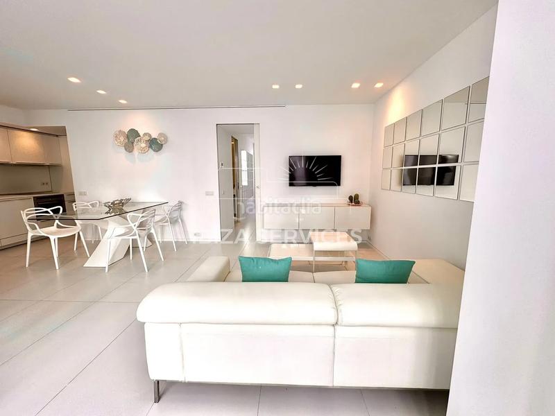 Foto 6d364cef-bb6b-463d-8b30-52d8915b8075. Etagenwohnung mit pool in Marina Botafoc-Talamanca Ibiza