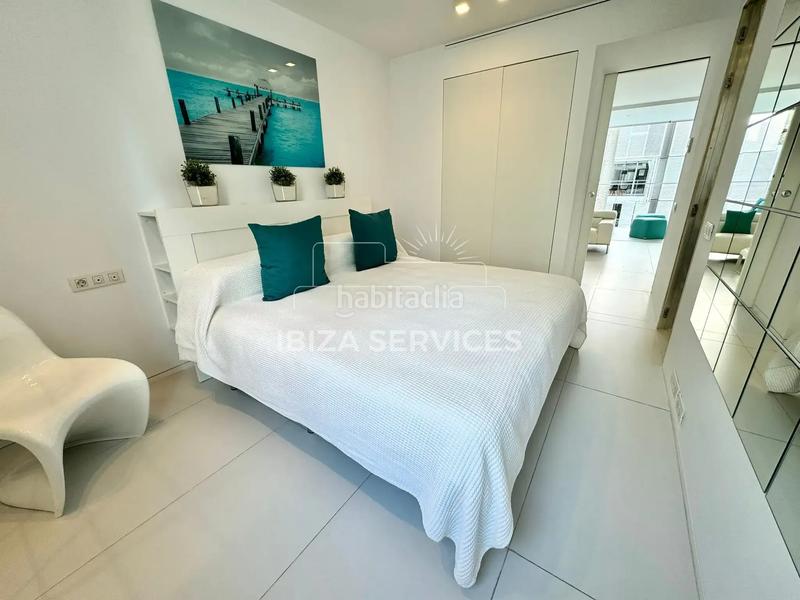 Foto 75bd05b5-ebef-4f1d-b09e-b1175e251dfe. Etagenwohnung mit pool in Marina Botafoc-Talamanca Ibiza