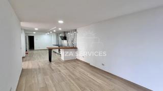 Pis a Marina Botafoc-Talamanca. Apartamento reformado con piscina y terraza privada en marina bo