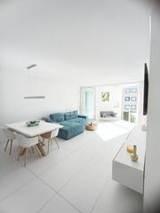 Lloguer Pis a Marina Botafoc-Talamanca. Patio blanco alquiler de  temporada piso de lujo 2 dormitorios