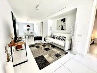Pis a Marina Botafoc-Talamanca. Apartamento de lujo de 2 habitaciones en patio blanco  diseo de