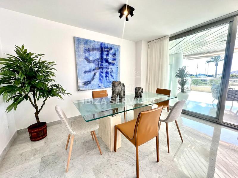 Foto 48ba2e09-bde9-43de-9cc1-1b0d61902c45. Miete etagenwohnung mit pool in Marina Botafoc-Talamanca Ibiza