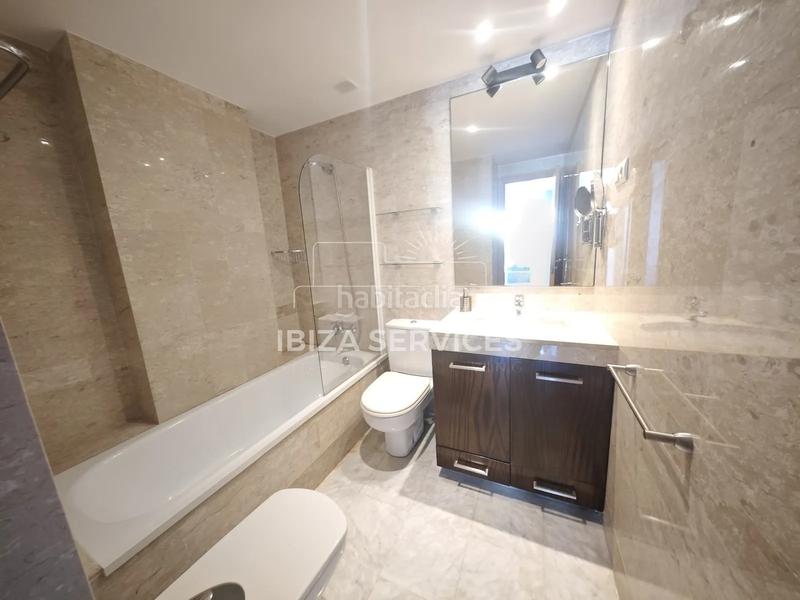 Foto 73364da5-bcfc-4093-8631-75340db23aba. Miete etagenwohnung mit pool in Marina Botafoc-Talamanca Ibiza