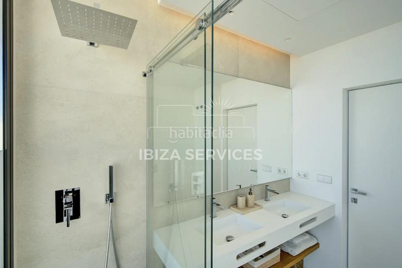 Foto f9e4c6ad-647b-453f-abbc-a8ded6204160. Location chalet avec piscine dans Cap Martinet Santa Eulària