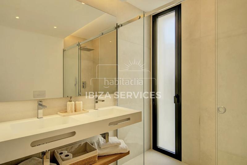 Foto ceb9d8b6-76dd-4915-b22a-f212961bc2ee. Miete chalet mit pool in Cap Martinet Santa Eulària