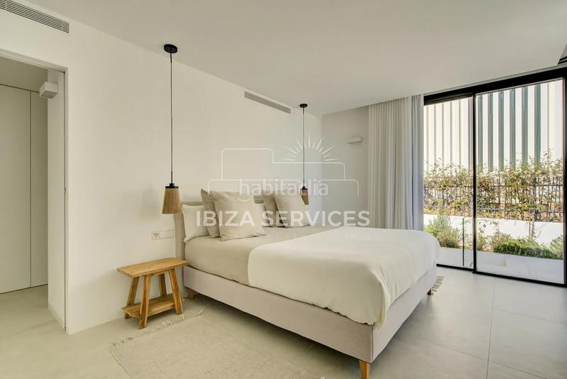 Foto 2f972fc9-756a-4895-a365-7a4da3e369cf. Rent chalet with pool in Cap Martinet Santa Eulària