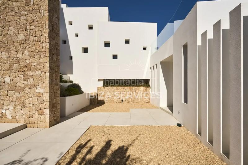 Foto adb5a2d0-9356-41e6-9fac-420b6f162f80. Rent chalet with pool in Cap Martinet Santa Eulària