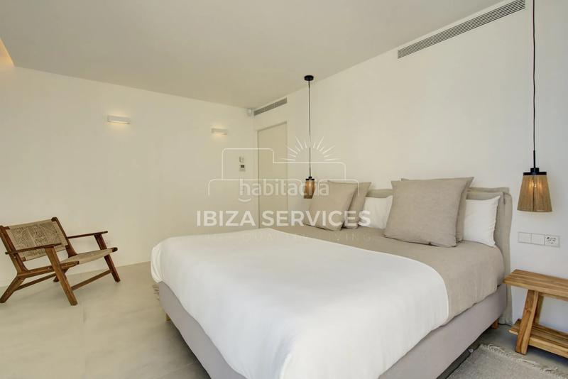 Foto b31e82ee-ed6c-4554-9473-c746ffae4972. Rent chalet with pool in Cap Martinet Santa Eulària